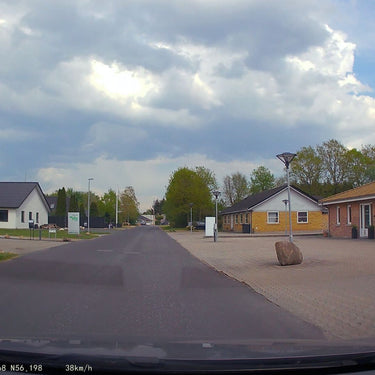 Car Dash Cam With Ultra HD 4K Dashcam Recording And Flip-Up Screen - Image 6