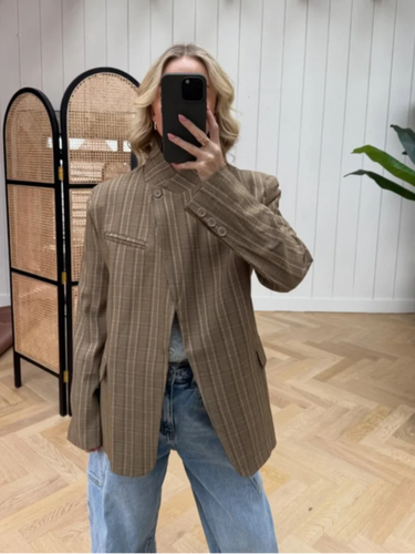 Casual Striped Blazer – Stylish Loose Fit with Pockets 2