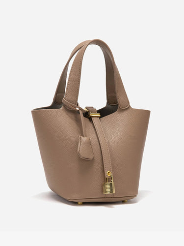 Elaris | Luxe Taupe Leather Bucket Bag – Timeless & Elegant 2