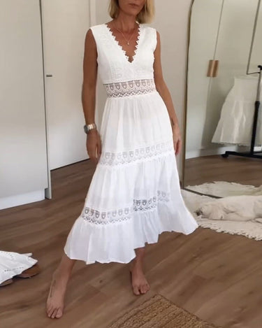 Elegant midi summer dress with lace and V-neck – feminine and airy 1