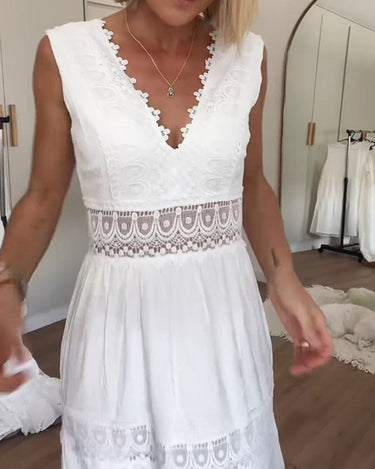 Elegant midi summer dress with lace and V-neck – feminine and airy 3